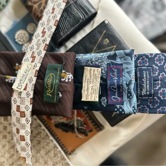 30 Men´s Multi-Color vintage and silk ties Jackets & Coats